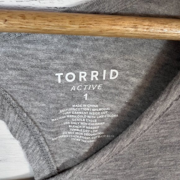 TORRID ACTIVE GRAY "MESSY BUN AND GETTING STUFF DONE" CUT OUT BACK T-SHIRT SZ 1 - Picture 4 of 9
